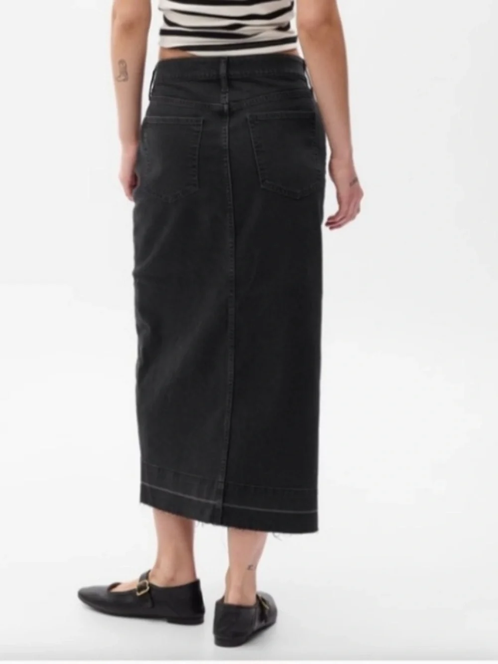 GAP Denim Straight Midi Skirt in Black Wash Size 31/12 Frayed Hem Front Slit